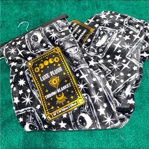 Halloween Tarot Card Palm Reading Luxe Plush Throw Blanket 50”x70”